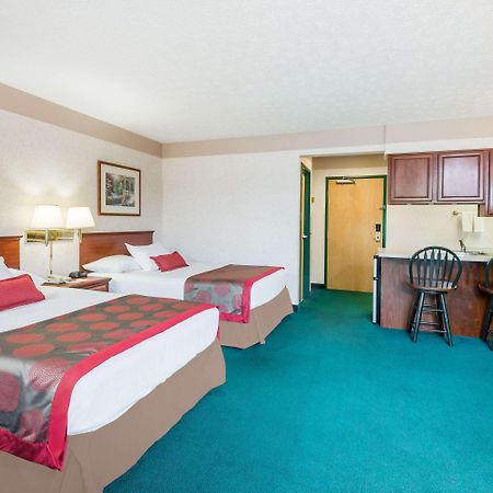 Ramada By Wyndham Strasburg Dover Екстер'єр фото
