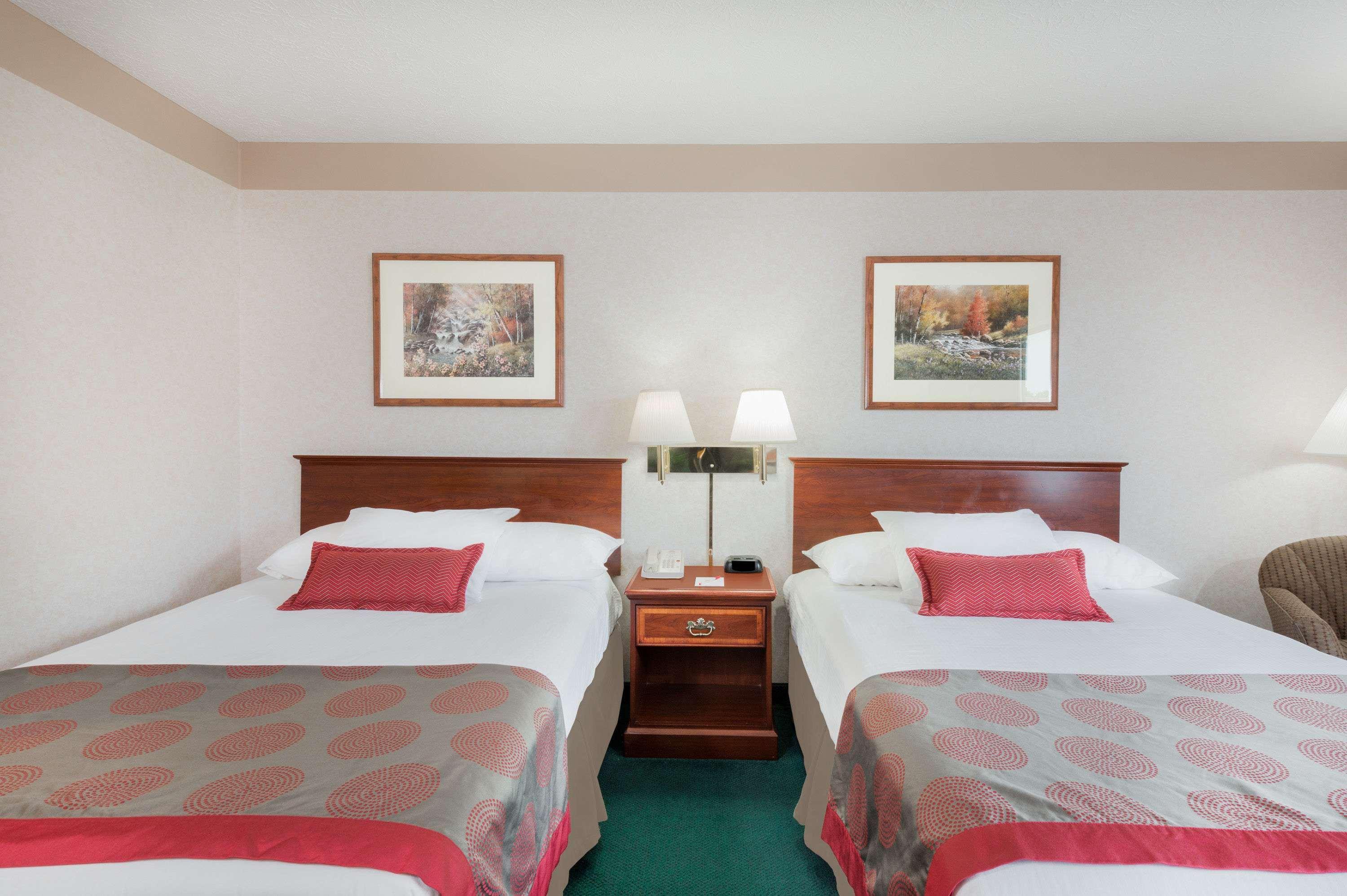 Ramada By Wyndham Strasburg Dover Екстер'єр фото
