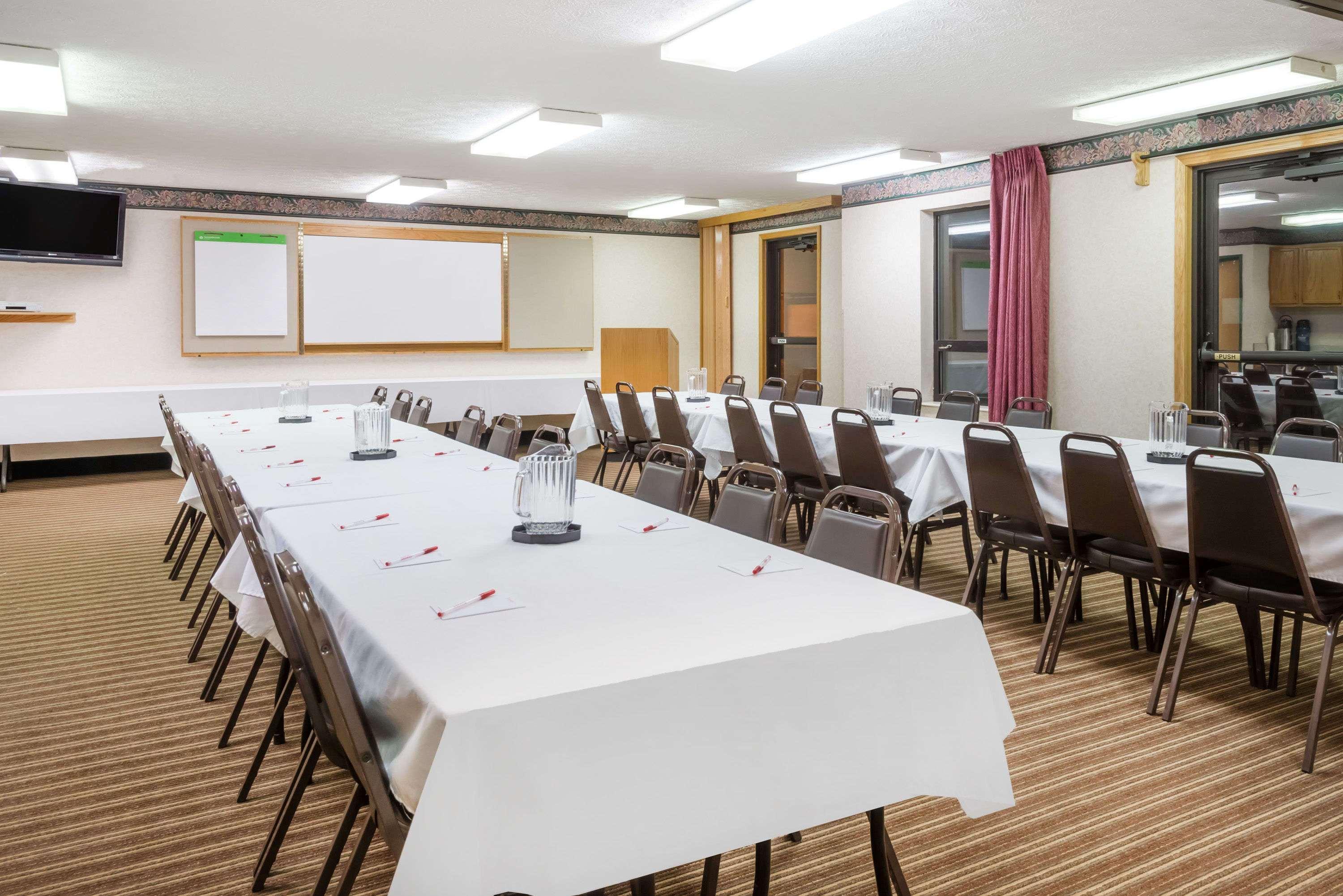Ramada By Wyndham Strasburg Dover Екстер'єр фото