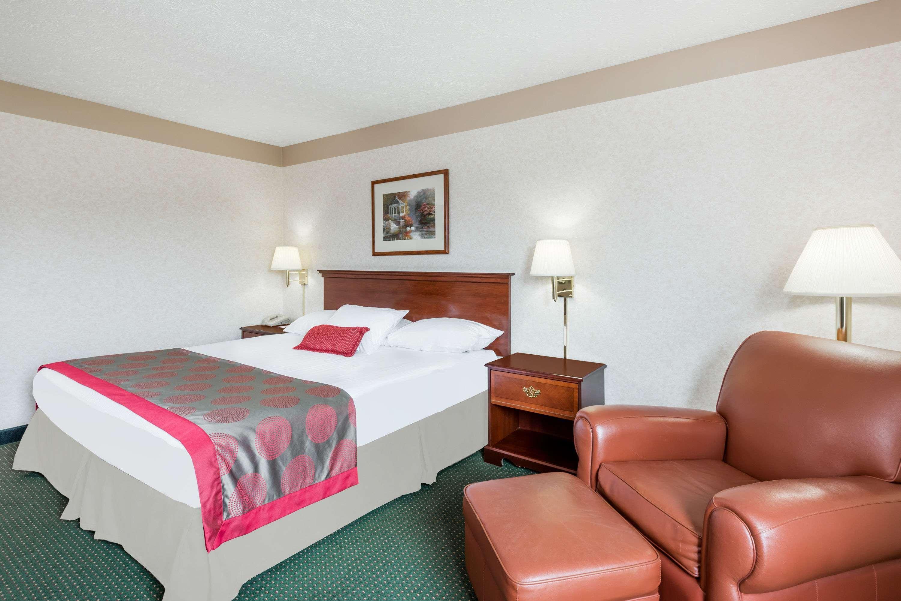Ramada By Wyndham Strasburg Dover Екстер'єр фото