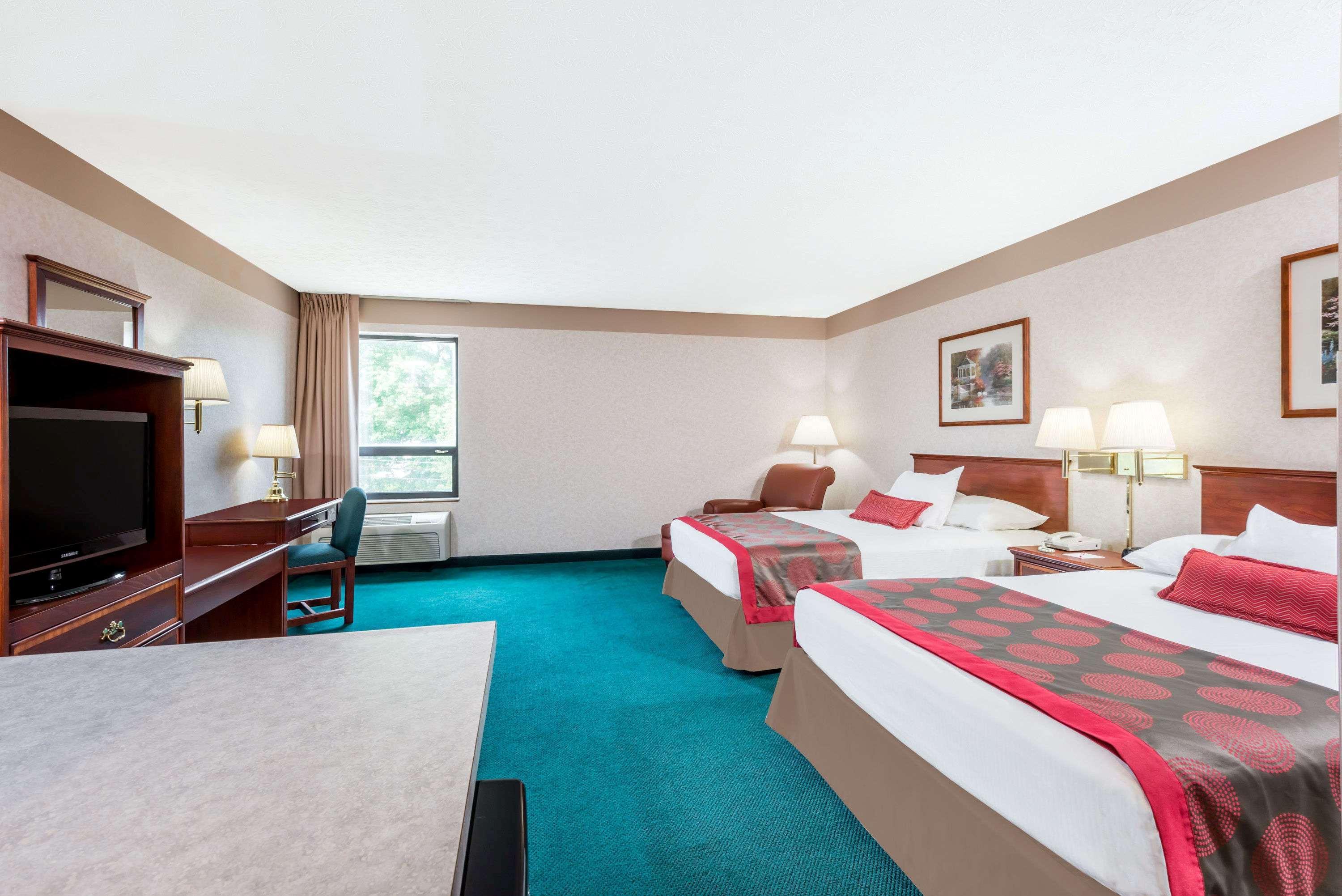 Ramada By Wyndham Strasburg Dover Екстер'єр фото