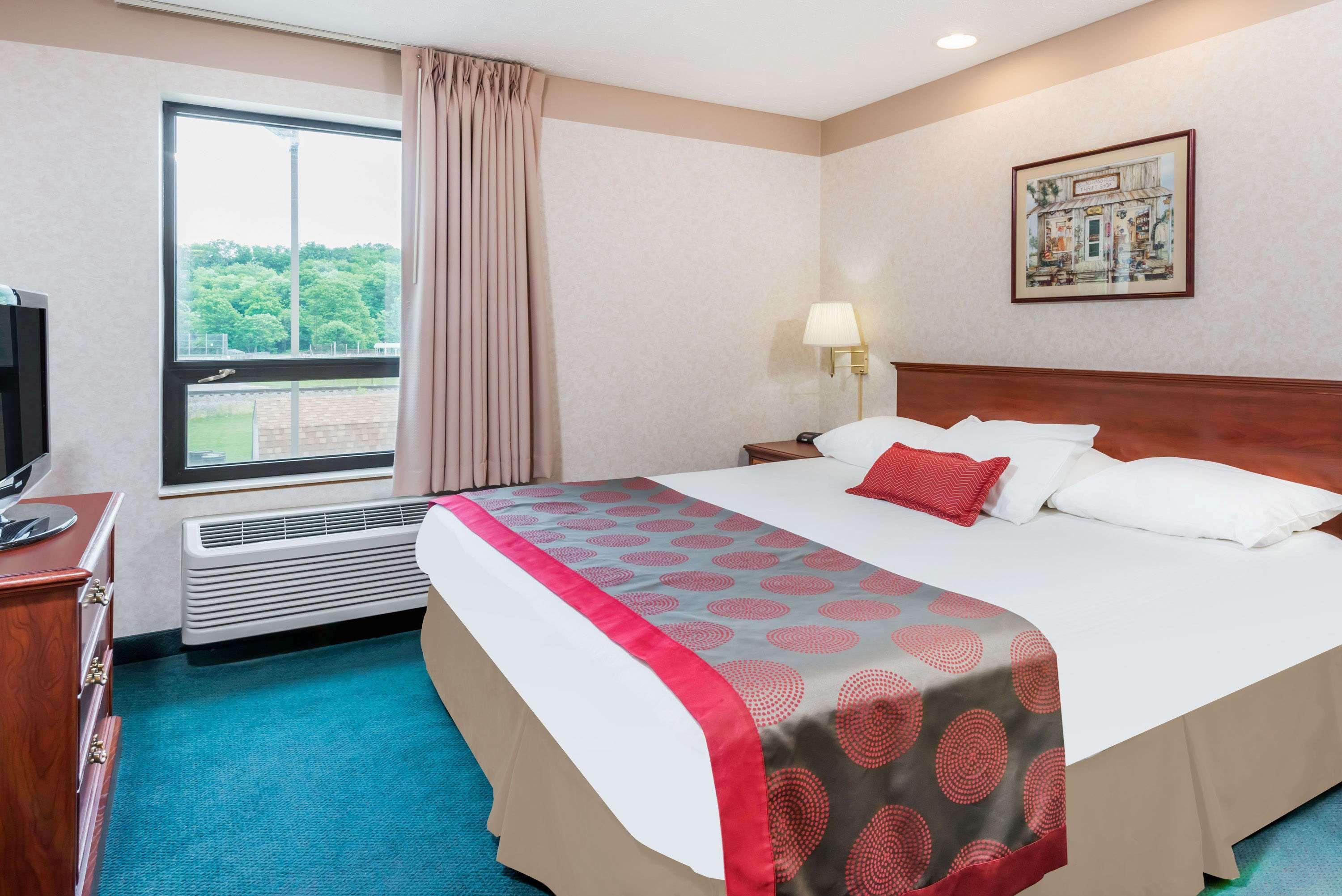 Ramada By Wyndham Strasburg Dover Екстер'єр фото