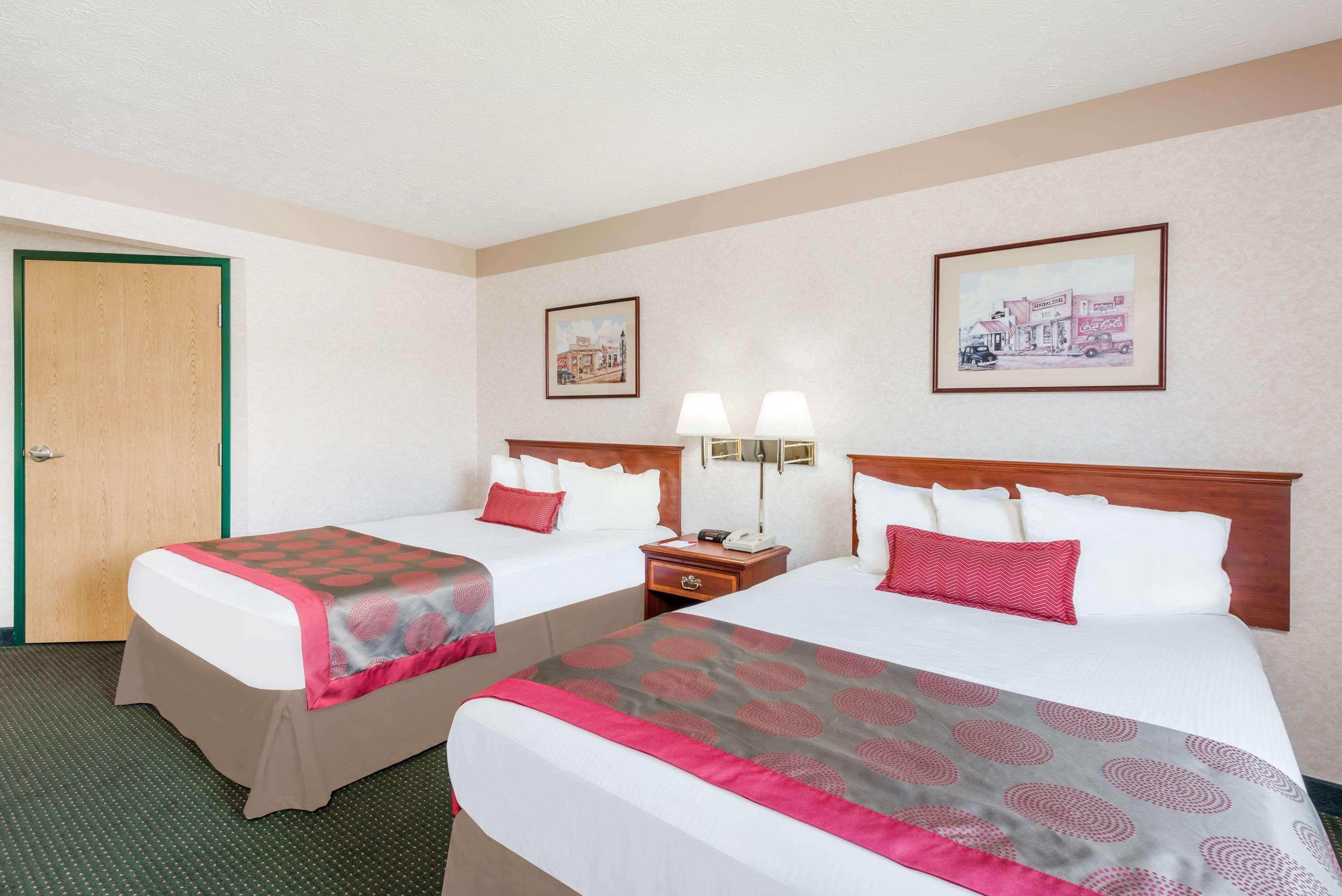 Ramada By Wyndham Strasburg Dover Екстер'єр фото