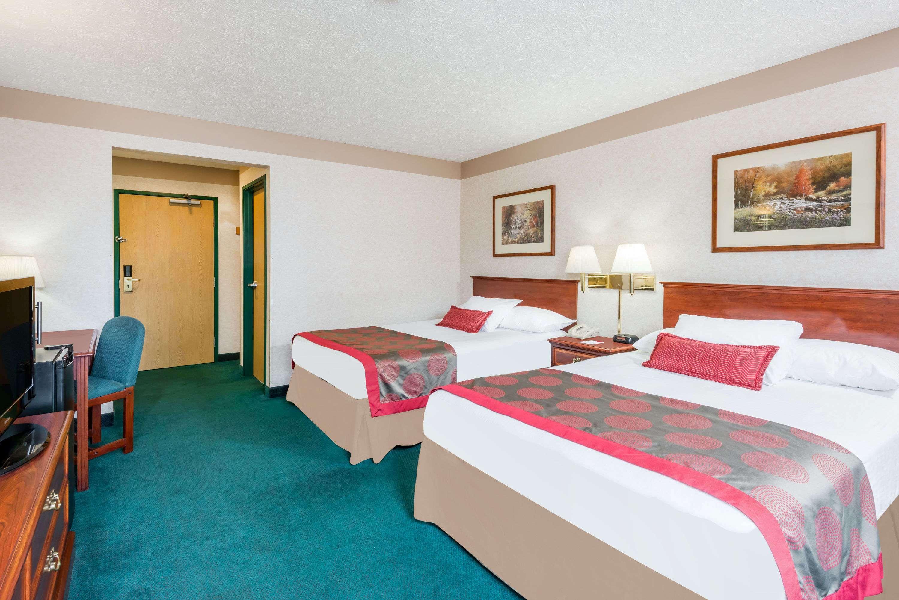Ramada By Wyndham Strasburg Dover Екстер'єр фото
