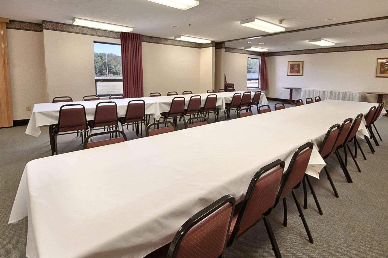 Ramada By Wyndham Strasburg Dover Екстер'єр фото